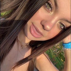 Meet your Posher, Enisse